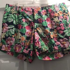 Lilly Pulitzer floral shorts SZ 2